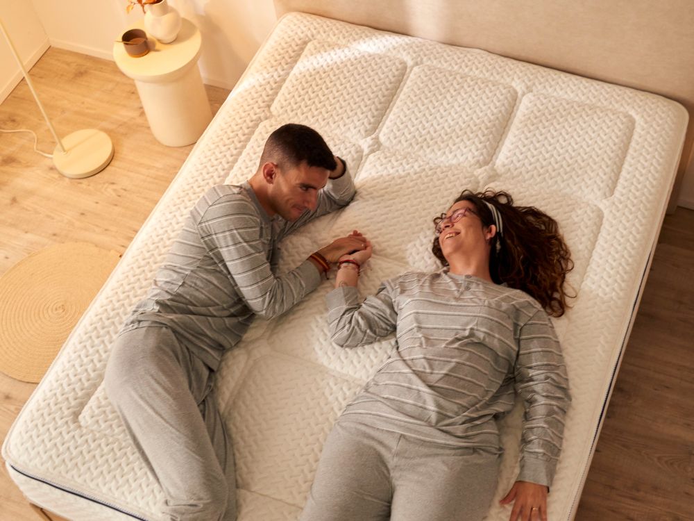 Pareja sobre colchón KHAMA